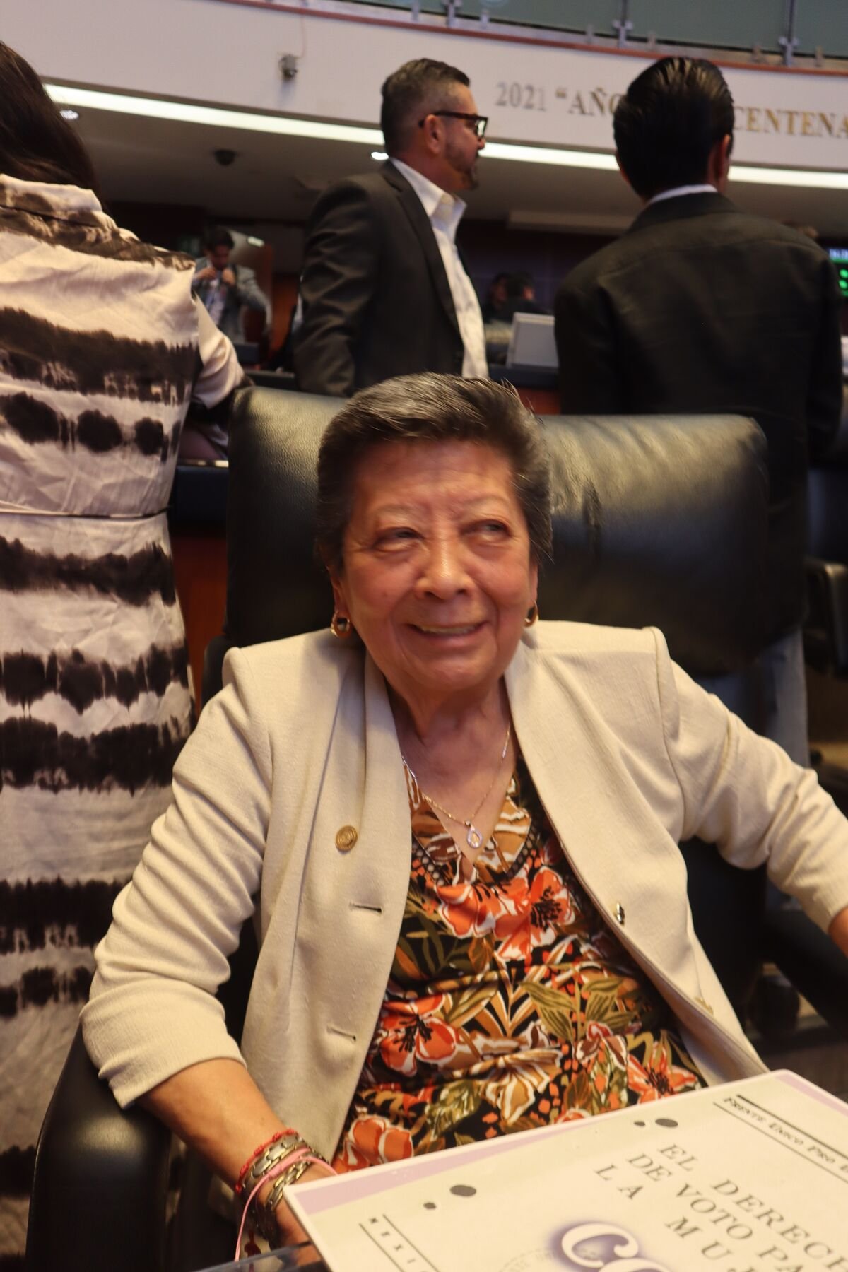 Nora Elena Yu Hernández en su escaño del Senado de la República